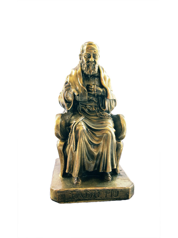 Statua Padre Pio seduto