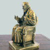 Statua Padre Pio seduto