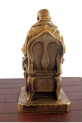Statua Padre Pio seduto