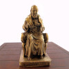 Statua Padre Pio seduto